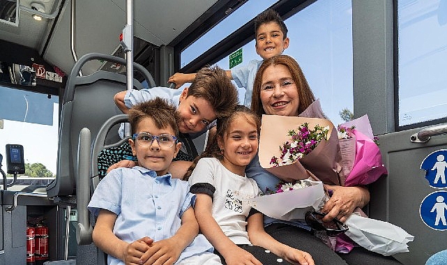  Zerrin Kaptan’a dördüzlerinden sürpriz